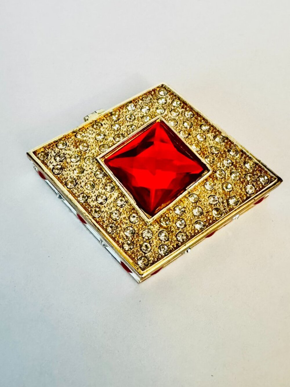 Vtg Rivers Casino Zanzibar Edinburgh Diamond Shaped Trinket Box Gold Tone Metal